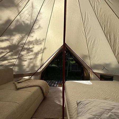 Glamping Under The Pines