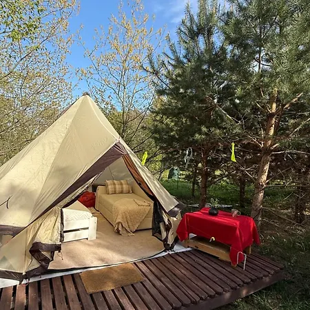 Glamping Under The Pines Campismo de Luxo Vilnius